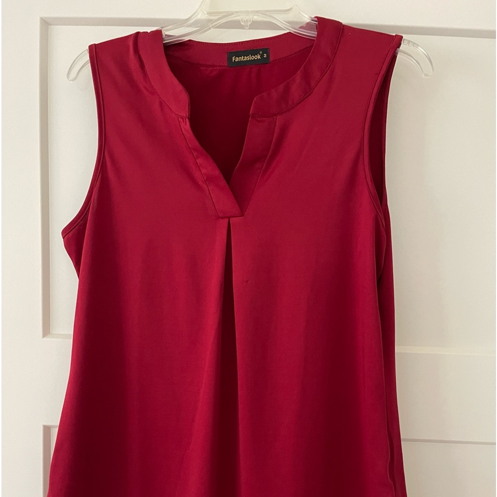 Women’s size medium burgundy top